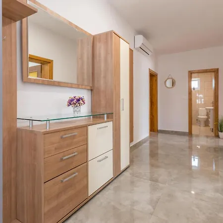 Apartment In Gornje Rastane With Wifi