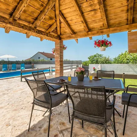 Apartment In Gornje Rastane With Wifi