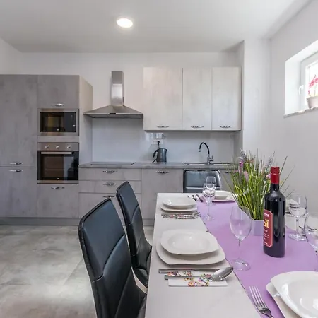 Apartment In Gornje Rastane With Wifi