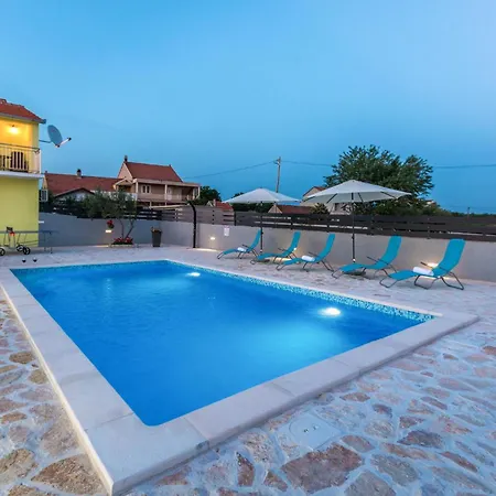 Awesome In Gornje Rastane Donje Rastane